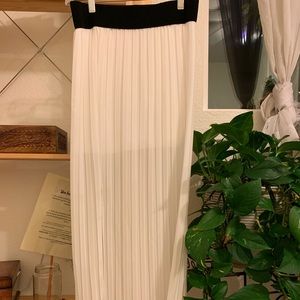 white maxi skirt